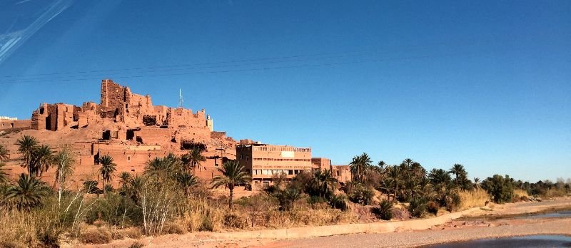 La kasbah de Tifoultoute surplombant son village